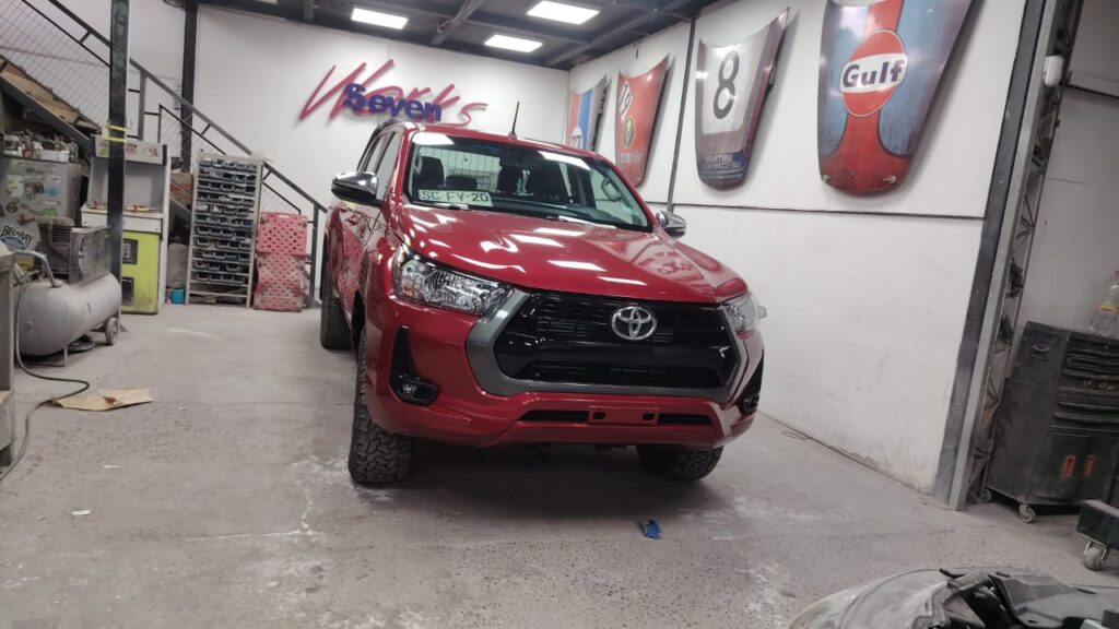 Resultado final pintura automotriz camioneta reparada en Fastline 7