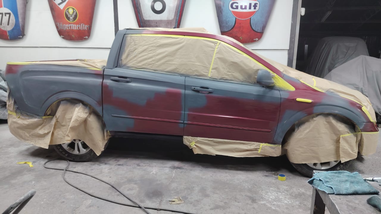 Camioneta en proceso de pintura Fastline 7