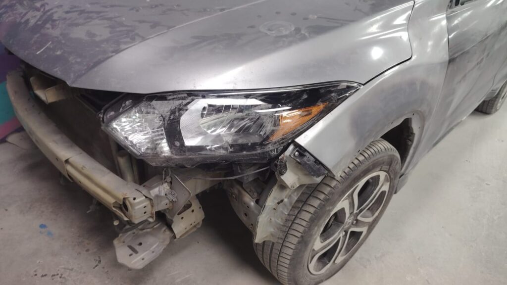 Honda HR-V antes de reparación de desabolladura y pintura en Conchalí